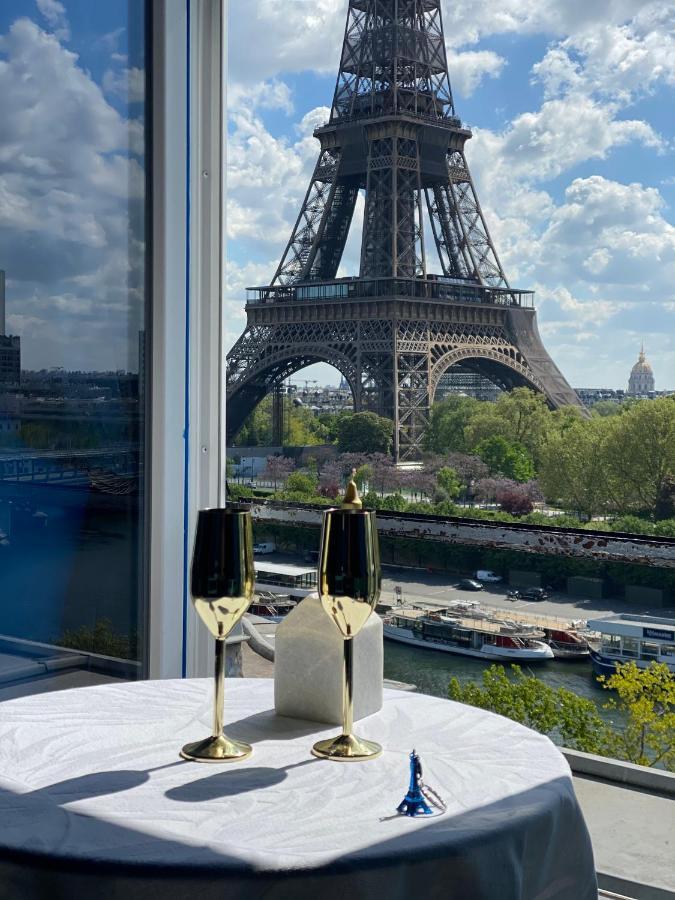 Апартаменты Eiffel Tower Romantic View Париж Экстерьер фото
